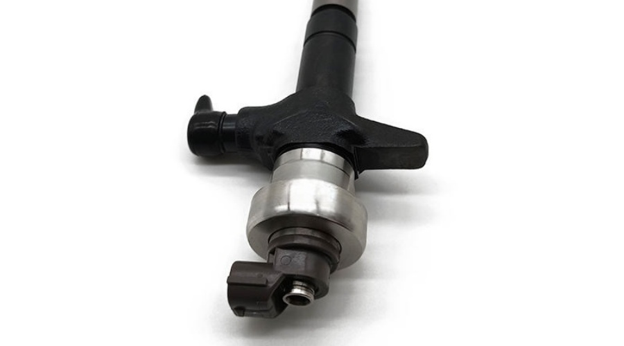 DENSO Fuel Injector 8-98246130-0 for Isuzu 4JJ1 Engine