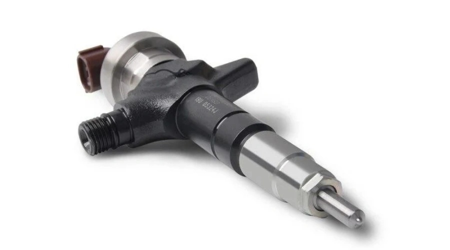 DENSO Common Rail Fuel Injector 095000-6100