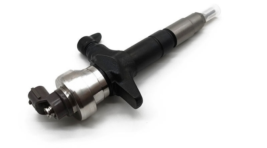 DENSO Fuel Injector 8-98246130-0 for Isuzu 4JJ1 Engine