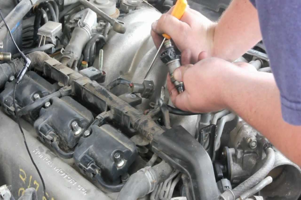 What should be noted during the process of replacing fuel injectors?